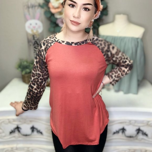 Leopard Raglan Contrast Tee in Papaya - Picture 2 of 2